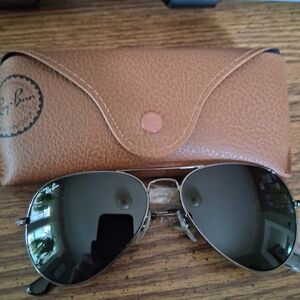 Ray-Ban Aviator w/ GUNMETAL FRAME AND GREEN LENSES. BRAND NEW
